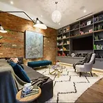 Readyset Apartments At Glasshouse
