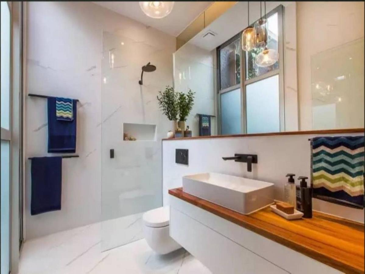 Readyset At Glasshouse Apartment *