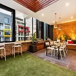 Readyset Apartments At Glasshouse